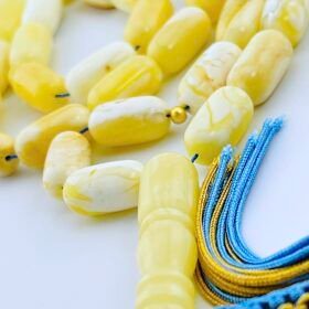 EXCLUSIVE ICY WHITE NATURAL BALTIC AMBER ROSARY 39 BEADS 27 GR.  مسباح كهرمان بولندي ثلجي قديم تشخيط صنوبري