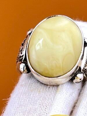 RARE WHITE NATURAL BALTIC AMBER RING 13 GR SIZE 21mm  محبس كهرمان ابيض فضه