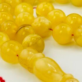 YELLOW NATURAL BALTIC AMBER ROSARY 42 BEADS 45 GR. مسباح كهرمان بولندي قديم اصفر شوائبي