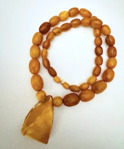 RARE CERTIFIED ANTIQUE GERMAN NATURAL BALTIC AMBER NECKLACE 22GR .  عقد كهرمان الماني حر نادر